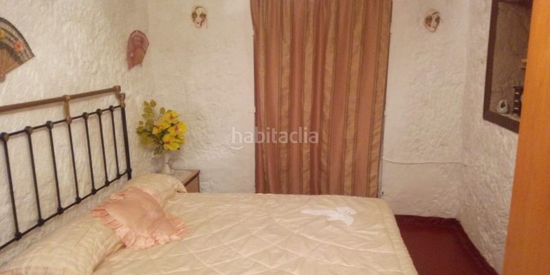 Foto a68f97b0-b7b4-4509-9724-46c937697db1. Masia amb xemeneia aparcament a Baza