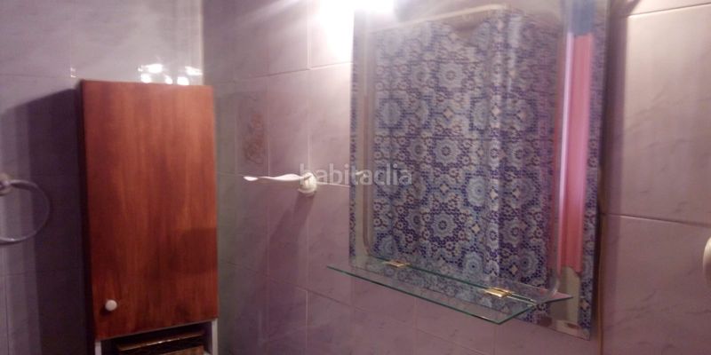 Foto eb672232-978b-4a49-95f8-6269c2969a89. Masia amb xemeneia aparcament a Baza
