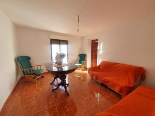 Casa a Guadix. Casa dos plantas en guadix con cochera