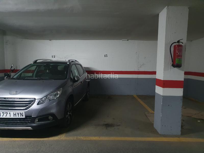 Foto cf35cbbc-5b33-4368-8b86-965bde8b56e5. Parking moto dans Guadix