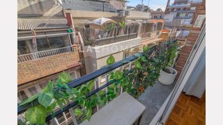 Piso  Carrer balmes. Amplio piso exterior con balcón y 5 habitaciones en sant gervasi