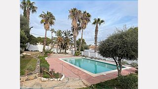 Chalet  Carrer andorra. Estilo ibiza, luz infinita y esencia mediterránea todo el año en