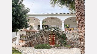 Chalet  Carrer andorra. Estilo ibiza, luz infinita y esencia mediterránea todo el año en