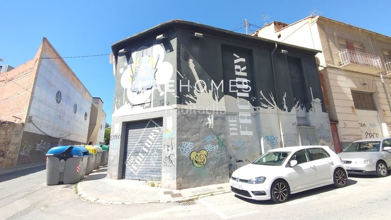 Foto 25e8e9a5-4acc-4196-8272-5ecca36e7fb1. Edifici a Santa Rosa Alcoi