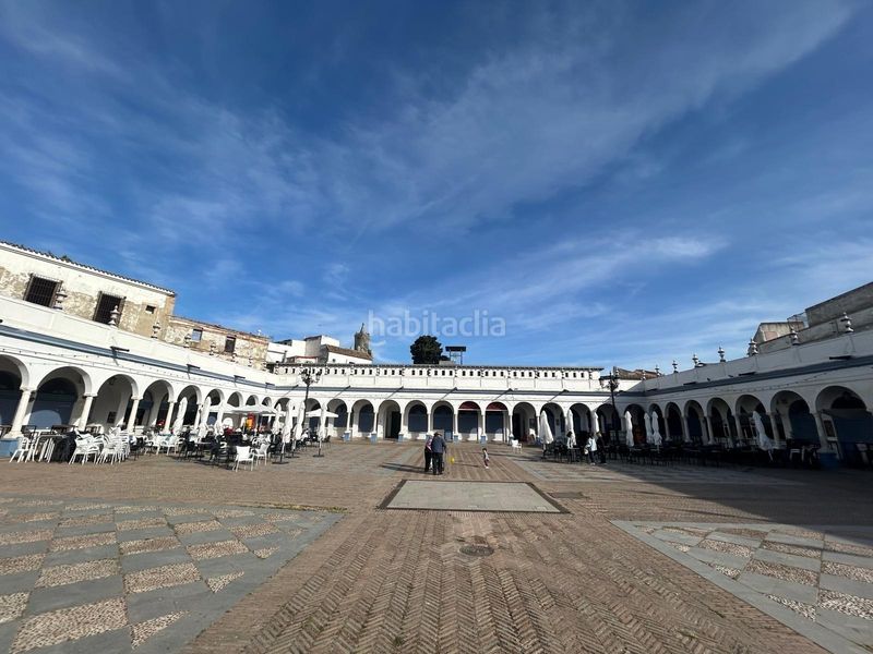 Foto f4f1a49c-0b46-4a78-b59c-0a0a747fd79c. Edifici a Carmona