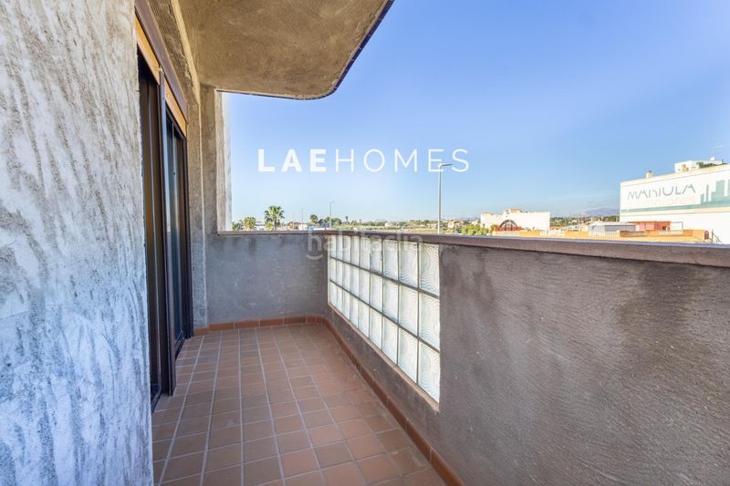 Foto 08b9b68e-56f9-4e09-a937-66a4d99fd2a5. Tríplex edificio con local en venta en el campello en Campello (el)