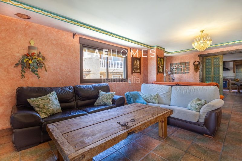 Foto 5c826c5f-e19b-4ceb-9162-6291887b30ee. Tríplex edificio con local en venta en el campello en Campello (el)