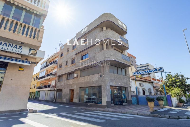 Foto b5754f45-7f57-4b1a-b8f6-8d4aa3382ade. Tríplex edificio con local en venta en el campello en Campello (el)