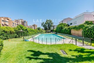 Flat  Calle valle de cachemira. Exclusiva vivienda totalmente exterior con garaje en urbanizacio