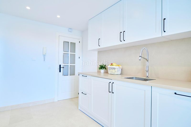 Foto 1d2c99fb-a762-44bc-be7c-818a5bb5f646. Apartament amb calefacció aparcament piscina a Los Naranjos Marbella