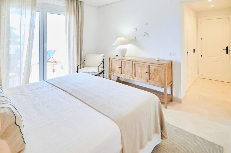 Foto 8a2596a6-a326-4162-b6ac-18e552ff3cf9. Apartament amb calefacció aparcament piscina a Los Naranjos Marbella