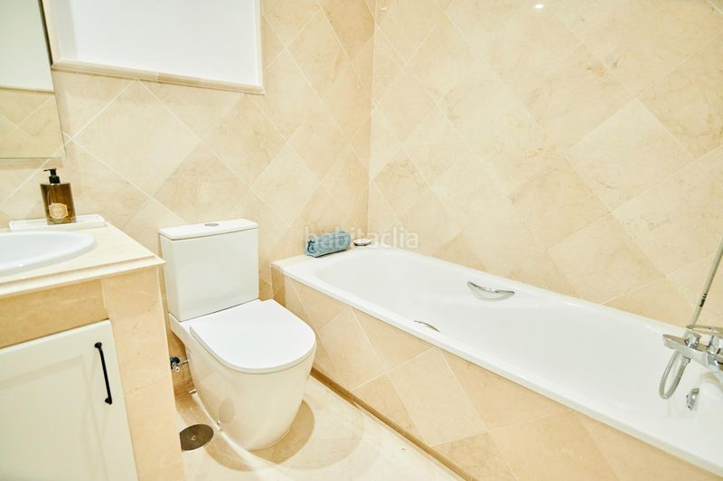 Foto 918e94f4-95c0-4d32-8d46-4d587b11b8aa. Apartament amb calefacció aparcament piscina a Los Naranjos Marbella