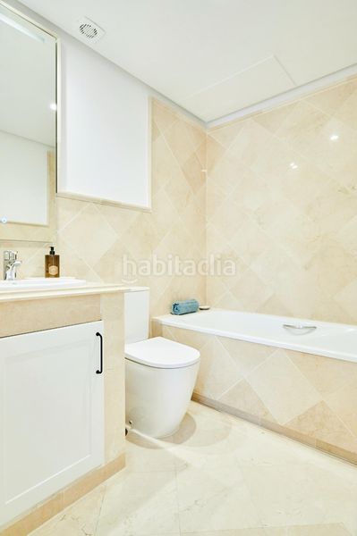 Foto a34df0c8-26a4-4d42-9623-48cac775c8bb. Apartament amb calefacció aparcament piscina a Los Naranjos Marbella