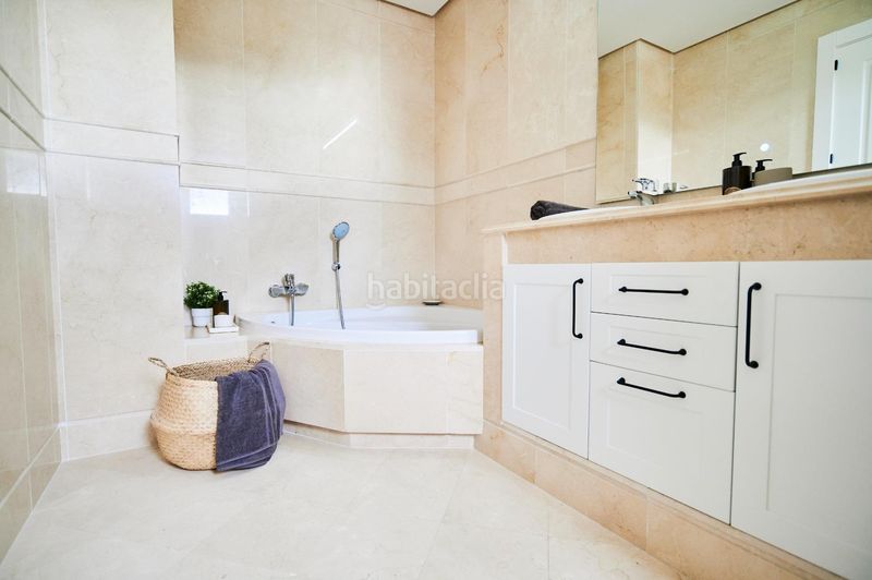 Foto ace1c46b-7079-4ea4-a57b-96a77b47556b. Apartament amb calefacció aparcament piscina a Los Naranjos Marbella
