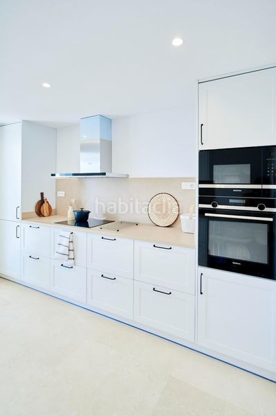 Foto b12a01bf-5a29-43df-8091-6ecd882561c0. Apartament amb calefacció aparcament piscina a Los Naranjos Marbella