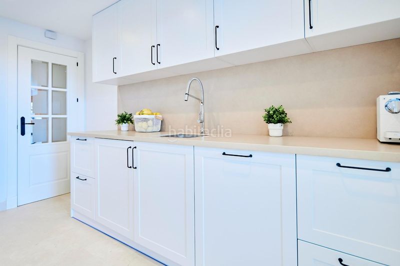 Foto bcdcd9fb-716c-46dc-bbfc-872b7609851e. Apartament amb calefacció aparcament piscina a Los Naranjos Marbella