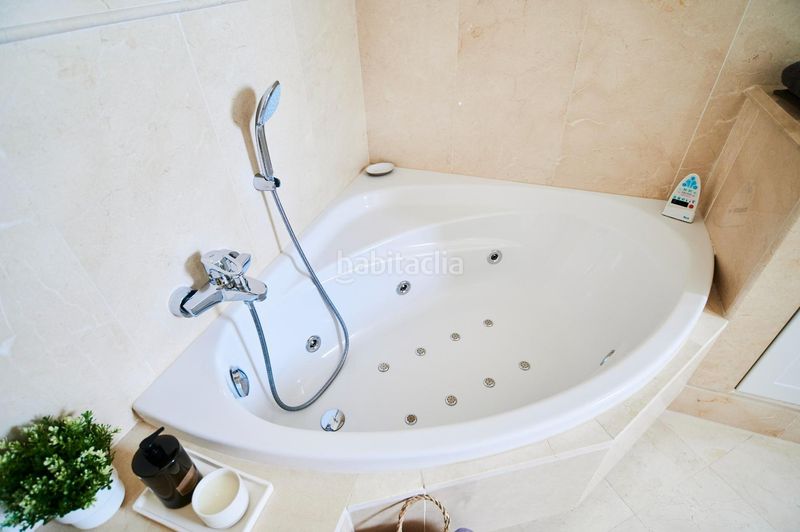 Foto f34e9730-2b75-489d-8b76-9b1d54f4294a. Apartament amb calefacció aparcament piscina a Los Naranjos Marbella