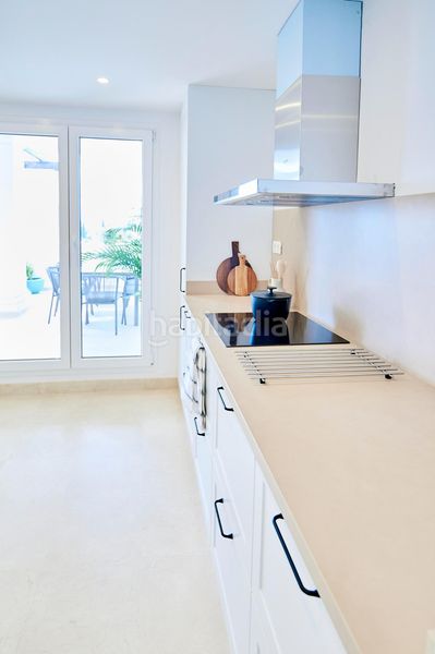 Foto f6de2401-69b0-4ebb-8461-a4cf1d2ef943. Apartament amb calefacció aparcament piscina a Los Naranjos Marbella