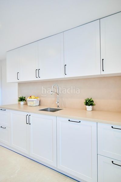 Foto f6f14268-e3b3-44fb-87d6-53495ab0d422. Apartament amb calefacció aparcament piscina a Los Naranjos Marbella