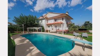 Chalet  Carrer siete. Práctica casa con 6 habitaciones en santa maria daval, barcelona