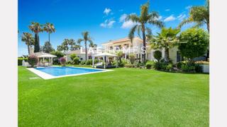 Chalet en Los Naranjos. Villa reformada estilo andaluz en la cerquilla, nueva andalucia