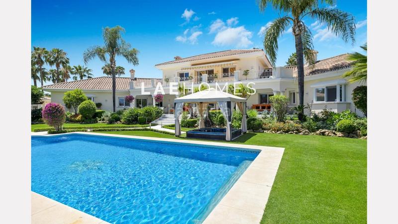Foto 9b3fc306-e21b-4a6d-b249-4ad30e8d2db2. Chalet villa reformada estilo andaluz en la cerquilla, nueva andalucia en Marbella