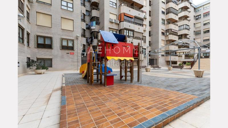 Foto 4b847c59-fbce-4bc4-a9f3-d9b5cc186697. Piso  en venta en el centro 4 dormitorios, piscina y ubicación privilegiada en Alicante