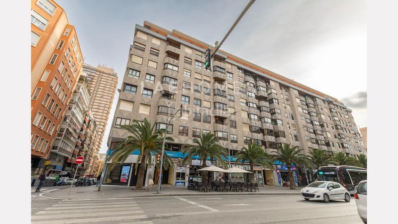 Foto 5498d728-7d42-4b32-82e4-589de69d5682. Piso  en venta en el centro 4 dormitorios, piscina y ubicación privilegiada en Alicante
