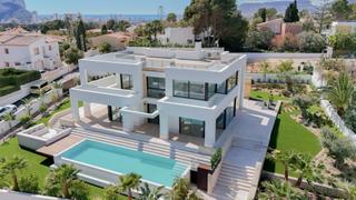 Xalet en La Fustera. Villa de lujo en benissa con piscina infinita, stano difano y