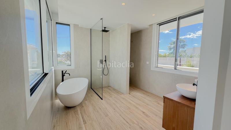 Foto 1d5ac7f4-4565-44a8-ad6a-ef3e12aa3e81. Xalet amb calefacció aparcament piscina a La Fustera Benissa