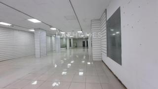 Lloguer Local Comercial  Calle quart. Amplio local en alquiler en la calle quart
