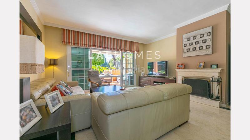 Foto 13962a25-f050-45ea-b8cb-46acefb1f8d4. Casa adossada amb aparcament piscina a Nagüeles Alto Marbella