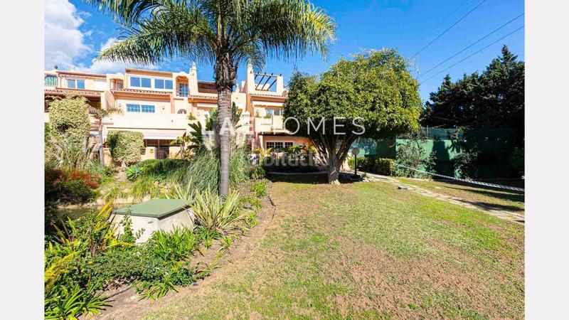 Foto cf3325d9-033d-44a2-8f3e-8d19e54d7287. Casa adossada amb aparcament piscina a Nagüeles Alto Marbella