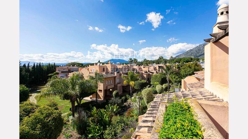 Foto d718538d-ca1a-4c12-838d-74cf2abe1ea2. Casa adossada amb aparcament piscina a Nagüeles Alto Marbella