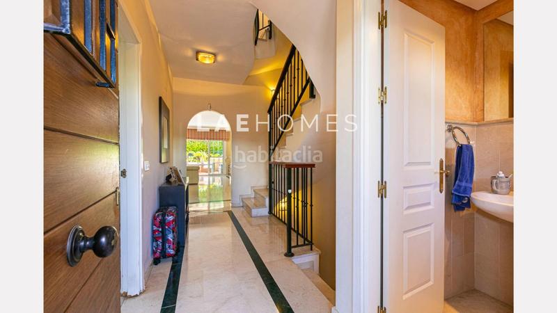 Foto f8393c63-5d76-4bc6-91c5-ceca415ca451. Casa adossada amb aparcament piscina a Nagüeles Alto Marbella