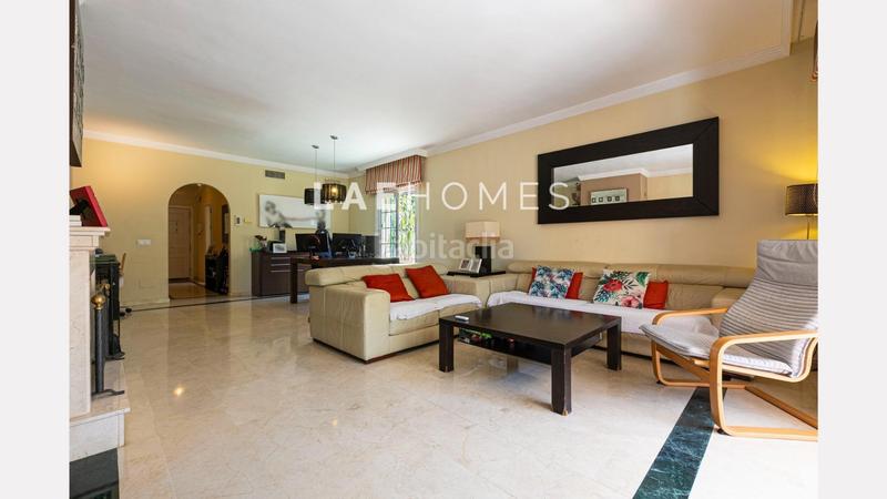 Foto fae00ba5-4913-44a4-beef-565892b38214. Casa adossada amb aparcament piscina a Nagüeles Alto Marbella