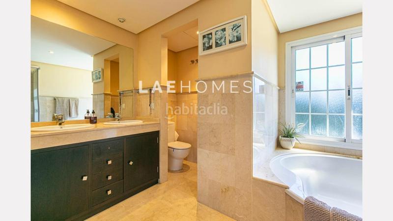 Foto fe89ee30-1fb9-4ca3-8fac-36a3be630c0f. Casa adossada amb aparcament piscina a Nagüeles Alto Marbella