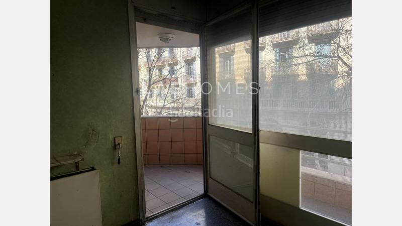 Foto 05c3e1b0-538c-404b-a348-8d41387142a7. Piso espacioso piso de 4 habitaciones, con grandes posibilidades de reforma en la dreta de l eixample en Barcelona