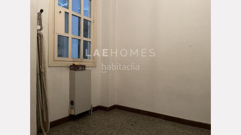 Foto 38e41d3c-b7e1-4d7c-ad96-402216fd4d7f. Piso espacioso piso de 4 habitaciones, con grandes posibilidades de reforma en la dreta de l eixample en Barcelona