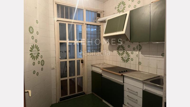 Foto 4dc76c5f-cd9a-4665-8c1c-a1395340ccd2. Piso espacioso piso de 4 habitaciones, con grandes posibilidades de reforma en la dreta de l eixample en Barcelona