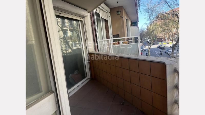 Foto bfa238a2-cae3-43ae-aa21-6e7519f48e08. Piso espacioso piso de 4 habitaciones, con grandes posibilidades de reforma en la dreta de l eixample en Barcelona