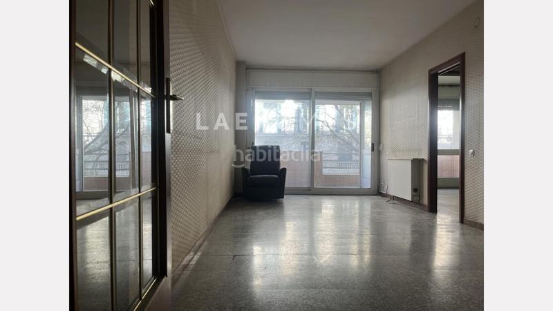 Foto c764935e-d40f-46be-935f-ffca4bf15790. Piso espacioso piso de 4 habitaciones, con grandes posibilidades de reforma en la dreta de l eixample en Barcelona