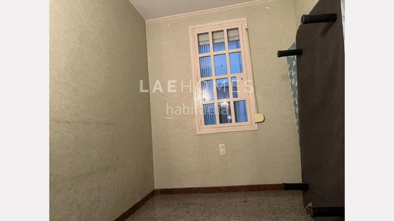 Foto f6a38ad2-352b-4a1c-af92-b8e0947f3786. Piso espacioso piso de 4 habitaciones, con grandes posibilidades de reforma en la dreta de l eixample en Barcelona