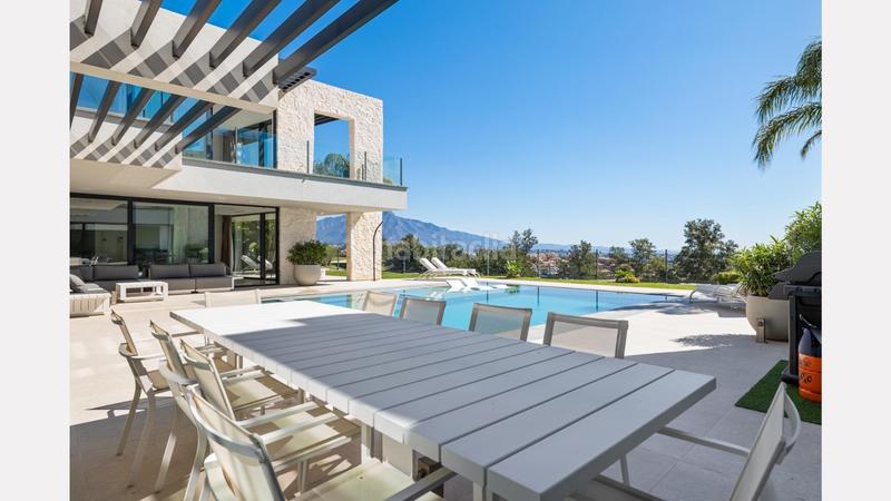 Foto 1779080d-134d-4740-a7aa-b7e3b0c9306f. Chalet amplia villa moderna frente al golf con vistas panorámicas en La Alquería, en Benahavís