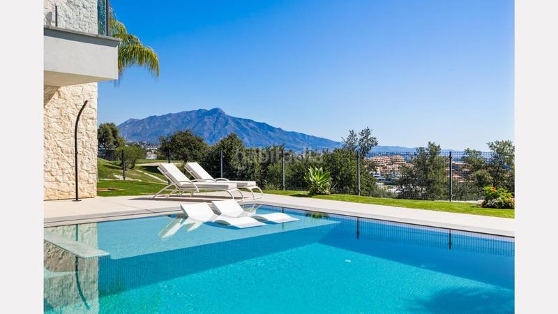 Foto 31a74753-a474-421d-8a71-f60a852a762b. Chalet amplia villa moderna frente al golf con vistas panorámicas en La Alquería, en Benahavís