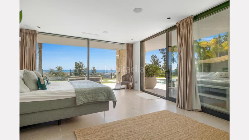 Foto 7ed113d0-4082-4431-bc0a-86b6937b34ee. Chalet amplia villa moderna frente al golf con vistas panorámicas en La Alquería, en Benahavís
