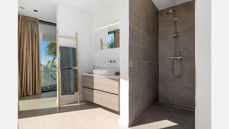 Foto 9880dda2-8869-4259-a356-dd4f27734526. Chalet amplia villa moderna frente al golf con vistas panorámicas en La Alquería, en Benahavís