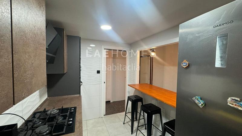 Foto 407ecc3d-fc3f-43d2-b60d-6948ee65b3a9. Piso  exterior luminoso, con 4 habitaciones, junto a la ciudad en Valencia