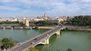 Appartement à Triana Casco Antiguo. Amplio piso para reformar en zona privilegiada de sevilla  plaza