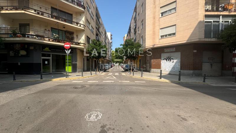 Foto 6831ba04-4f80-4b56-ab37-49eeab6414cb. Local comercial a Plaza Elíptica - República Argentina Gandia